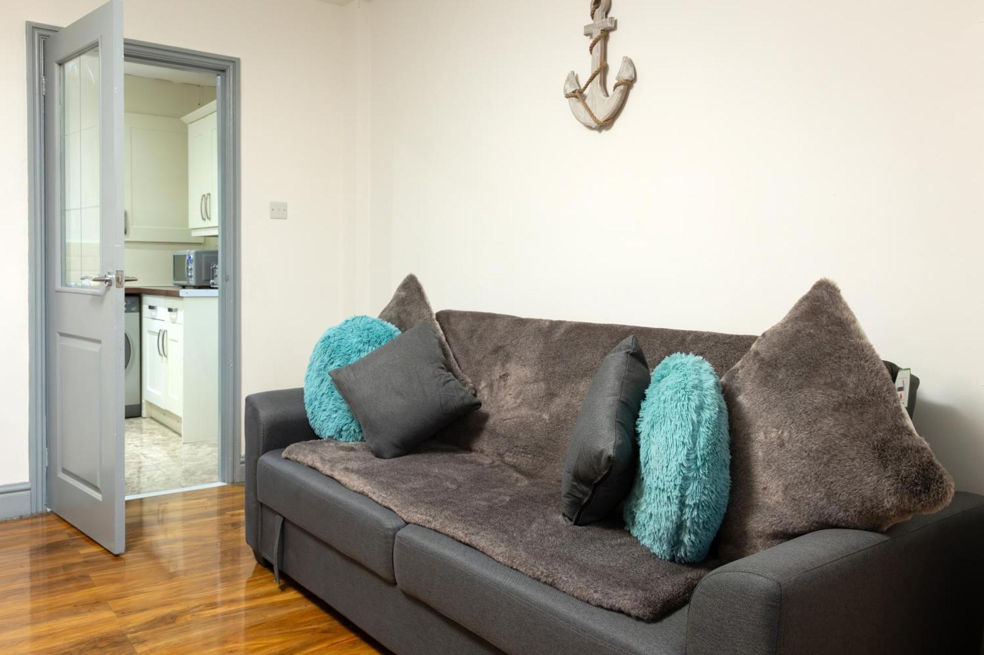 Comfortable 3 Bedrooms Leeds Beach House - Ideal For Family And Contractors - Free Parking For 2 Cars Extérieur photo
