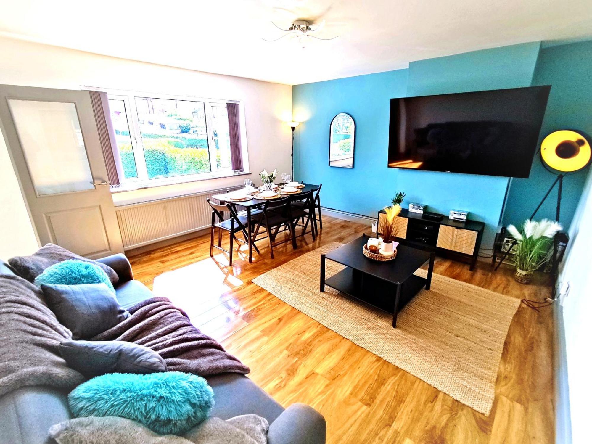 Comfortable 3 Bedrooms Leeds Beach House - Ideal For Family And Contractors - Free Parking For 2 Cars Extérieur photo