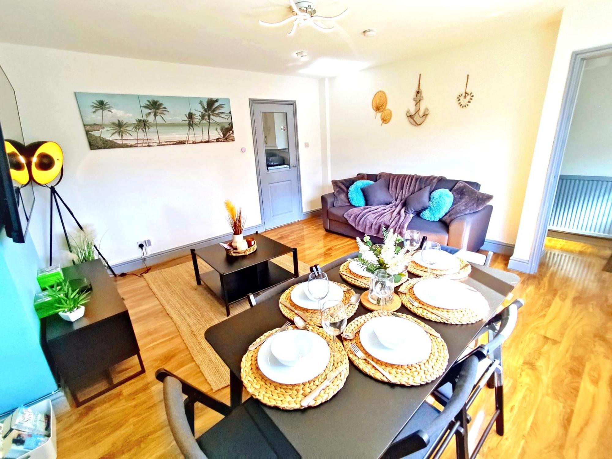 Comfortable 3 Bedrooms Leeds Beach House - Ideal For Family And Contractors - Free Parking For 2 Cars Extérieur photo