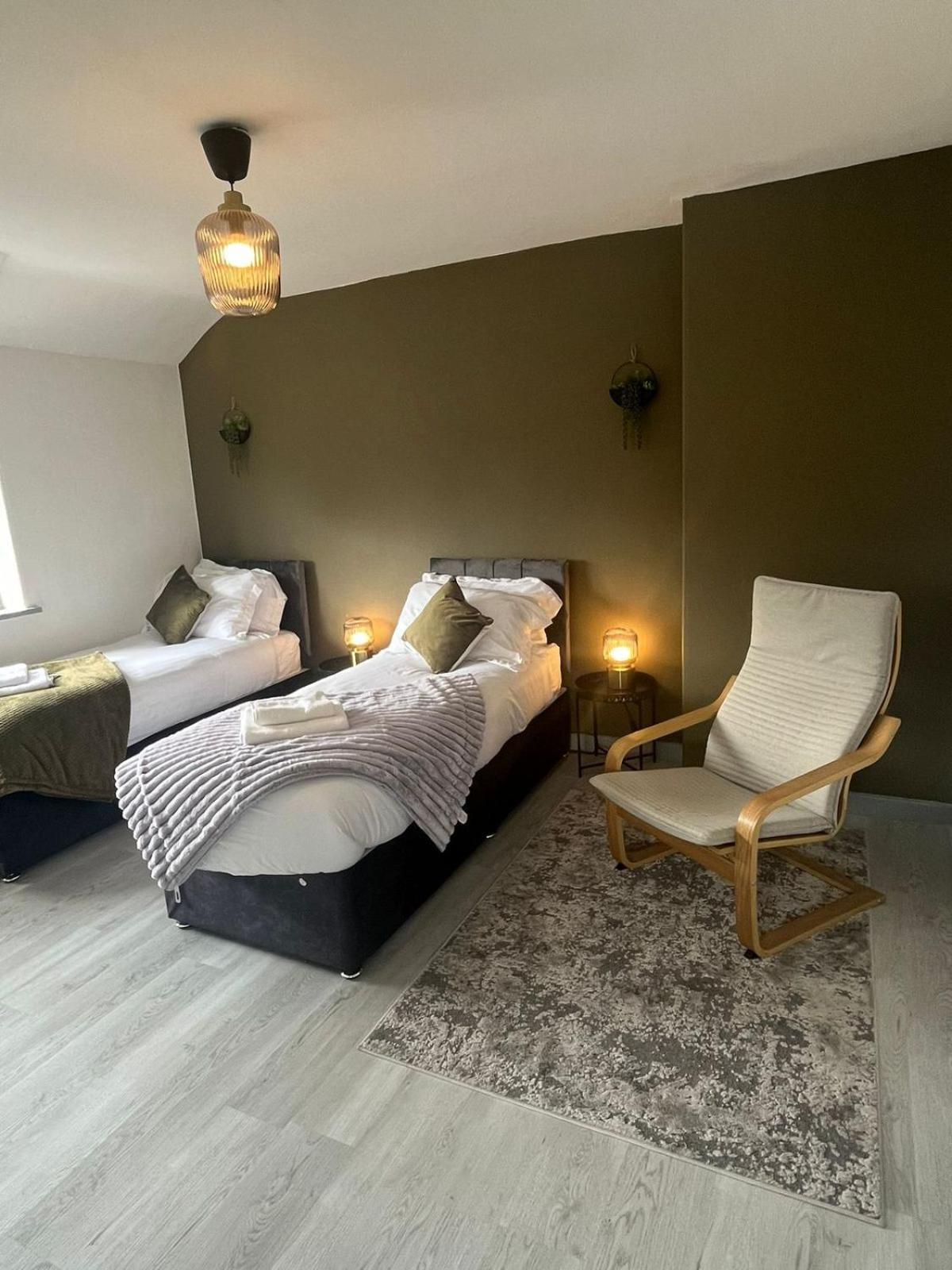 Comfortable 3 Bedrooms Leeds Beach House - Ideal For Family And Contractors - Free Parking For 2 Cars Extérieur photo