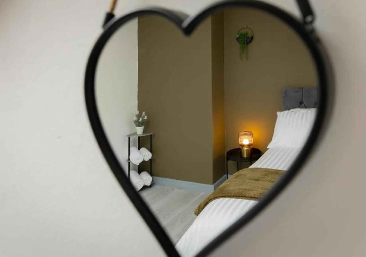 Comfortable 3 Bedrooms Leeds Beach House - Ideal For Family And Contractors - Free Parking For 2 Cars Extérieur photo