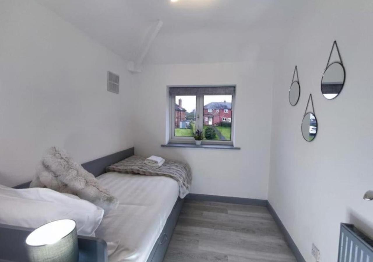 Comfortable 3 Bedrooms Leeds Beach House - Ideal For Family And Contractors - Free Parking For 2 Cars Extérieur photo