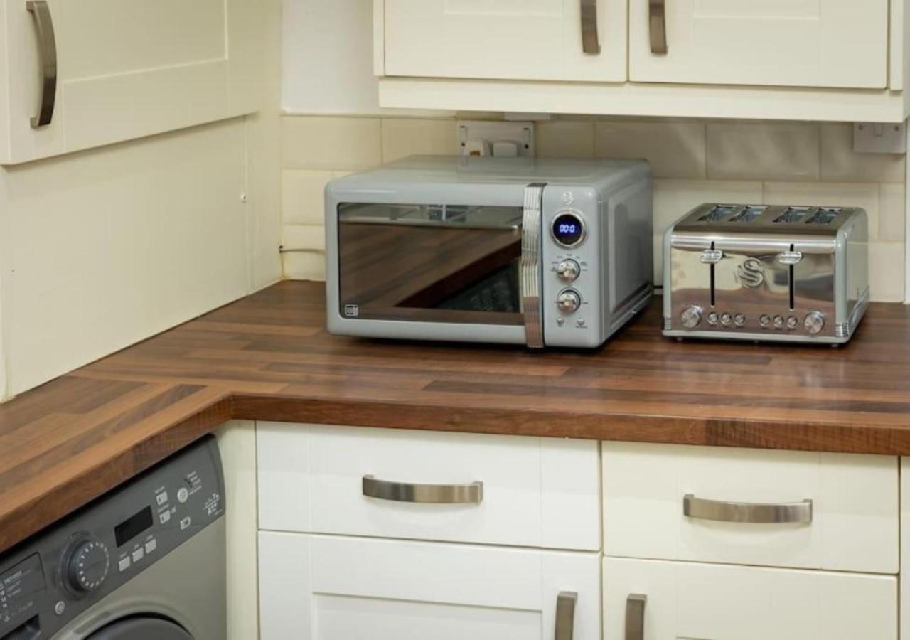 Comfortable 3 Bedrooms Leeds Beach House - Ideal For Family And Contractors - Free Parking For 2 Cars Extérieur photo
