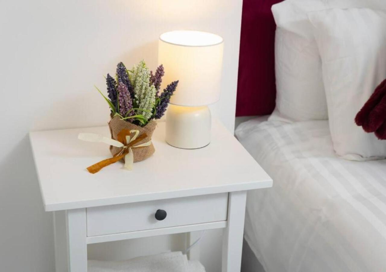 Comfortable 3 Bedrooms Leeds Beach House - Ideal For Family And Contractors - Free Parking For 2 Cars Extérieur photo