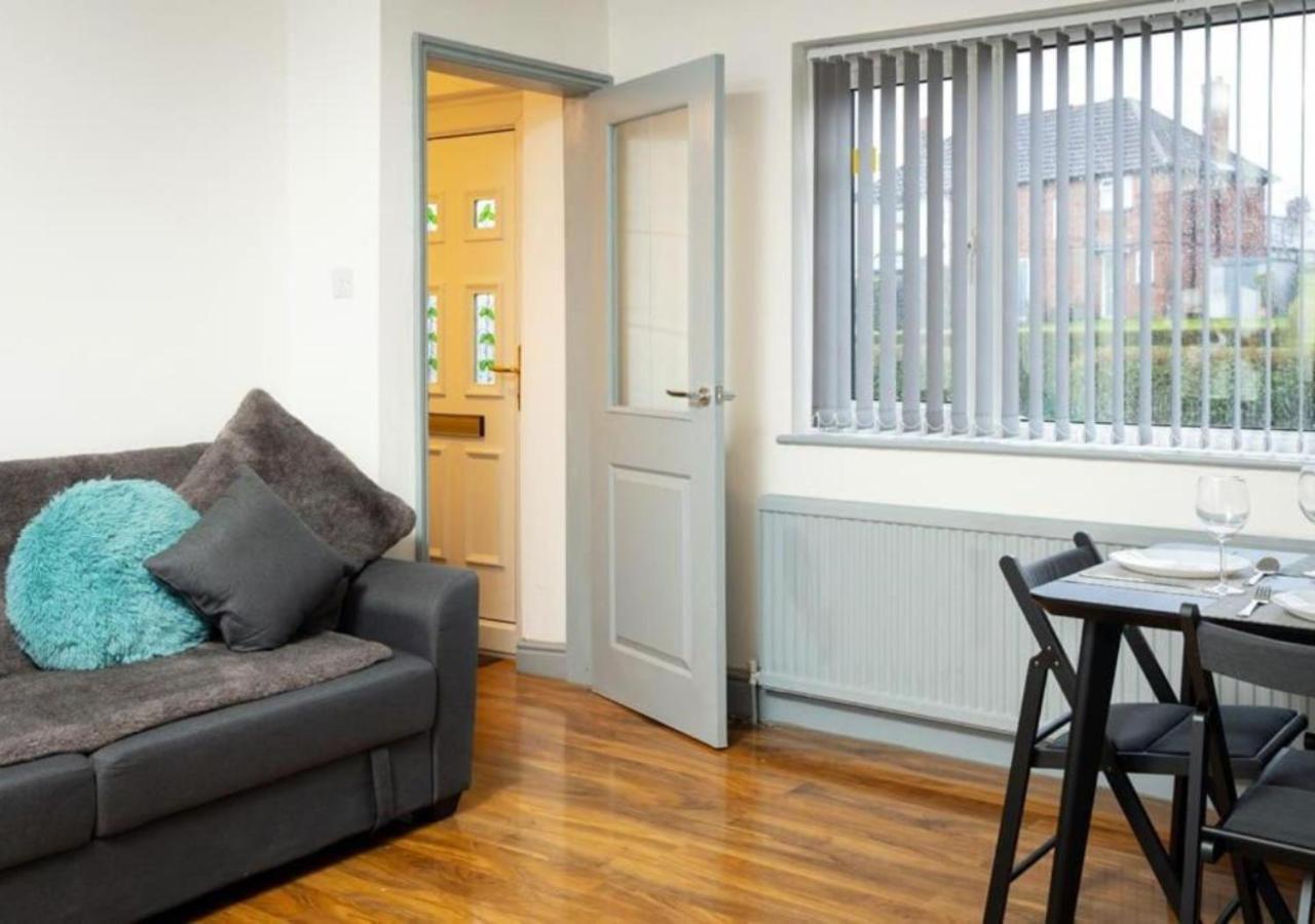 Comfortable 3 Bedrooms Leeds Beach House - Ideal For Family And Contractors - Free Parking For 2 Cars Extérieur photo