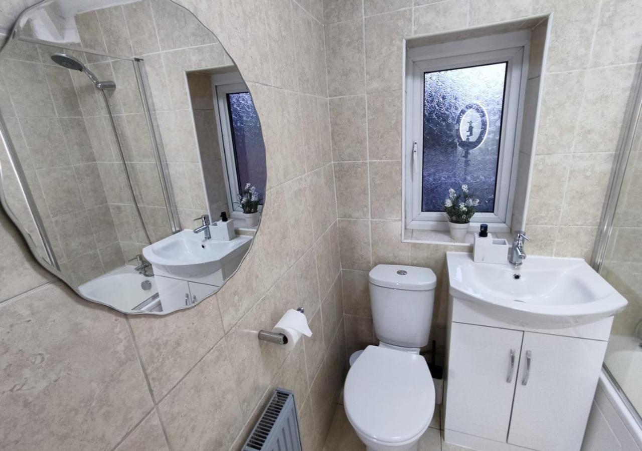 Comfortable 3 Bedrooms Leeds Beach House - Ideal For Family And Contractors - Free Parking For 2 Cars Extérieur photo