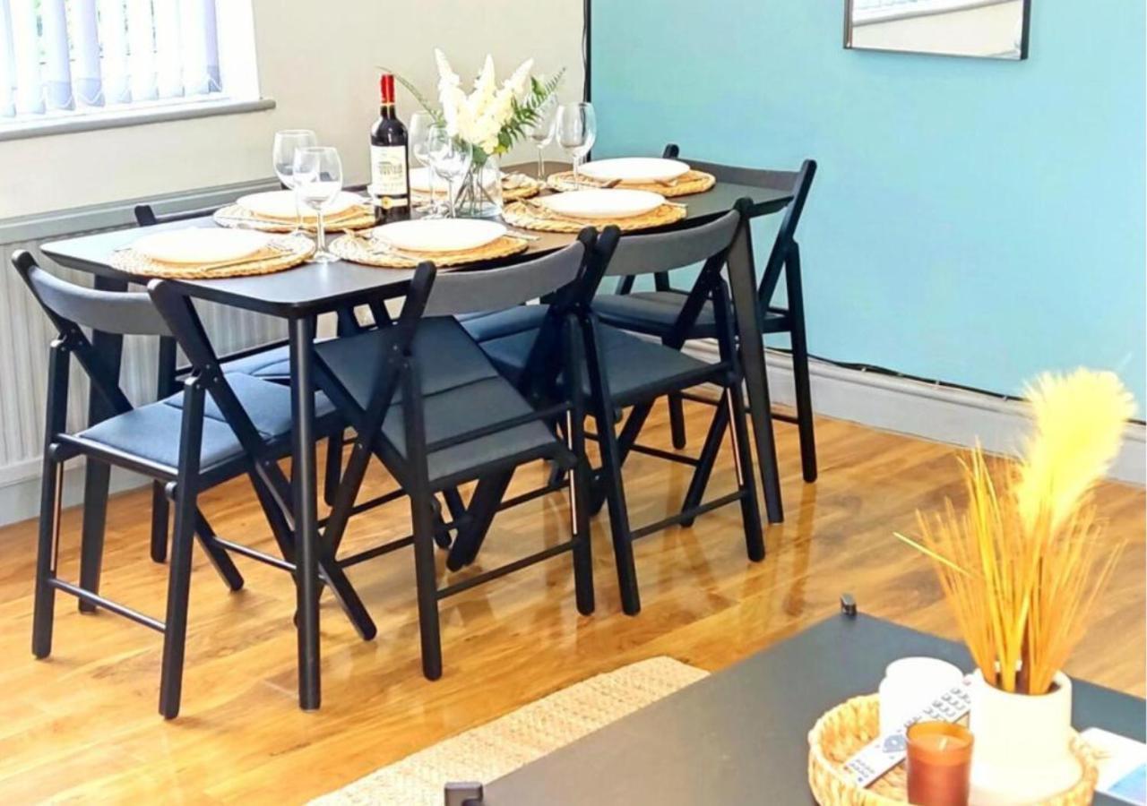 Comfortable 3 Bedrooms Leeds Beach House - Ideal For Family And Contractors - Free Parking For 2 Cars Extérieur photo